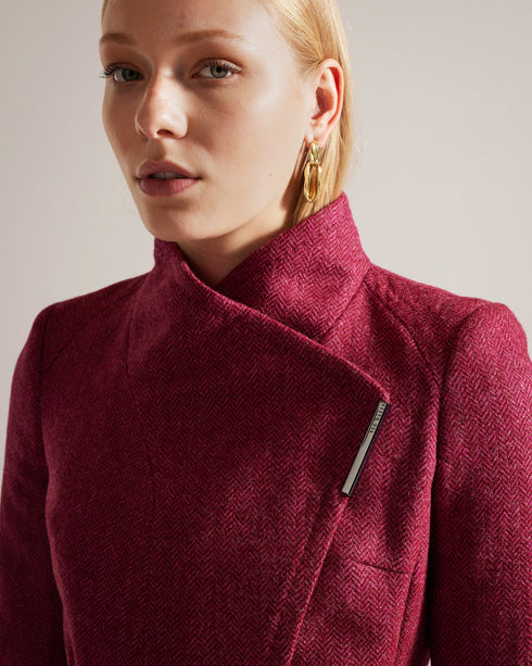 ROSEANE-Outerwear-Wrap yourself in elegance and warmth with the exquisite ROSEANE. Made from 100% wool with a herringbone texture, this coat exudes timeless style. Metal edge details refine the look for everyday wear. Wrap coat 100% wool Belted waist Button fastening Metal hardware tipping Pockets Herringbone texture Midi length- Ted Baker Romania